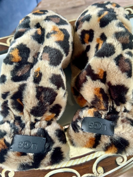 UGG Accessories - NWOT UGG Leopard Print Plush Mittens in Tan, Black & Brown